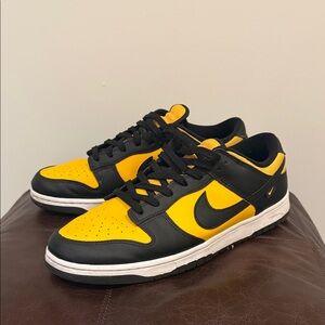 Nike Dunks — Black & Yellow (taxi)